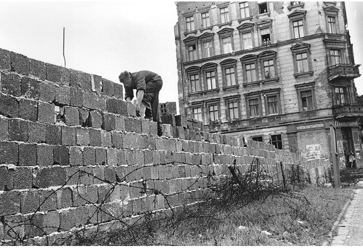 Преди 60 години започва строежът на Берлинската стена Преди 60 години започва строежът на Берлинската стена
